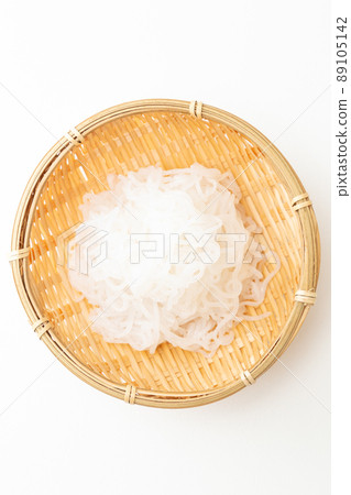 Shirataki noodles in a colander white background 89105142