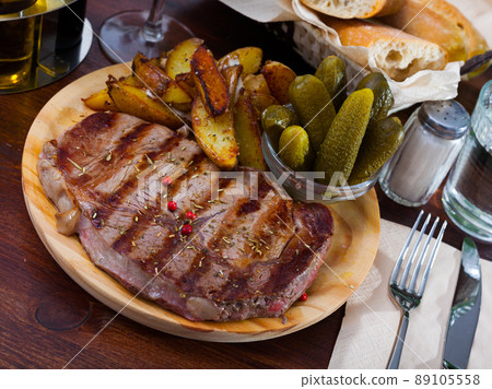 Fried beef steak 89105558