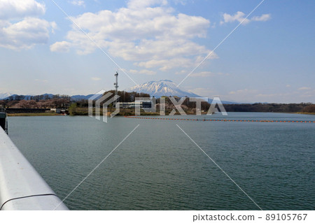 春天從十重田大壩看岩手山 春天從十重田大壩看岩手山 89105767