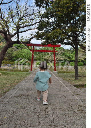 幼兒在大野山公園散步 幼兒在大野山公園散步 89106158