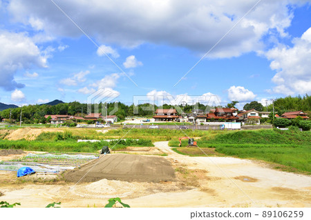 In 2021, the train window from Hiroshima Station on the Sanyo Main Line to Shiraichi Station and the surrounding scenery In 2021, the train window from Hiroshima Station on the Sanyo Main Line to Shiraichi Station and the surrounding scenery 89106259