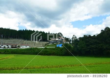 In 2021, the train window from Hiroshima Station on the Sanyo Main Line to Shiraichi Station and the surrounding scenery In 2021, the train window from Hiroshima Station on the Sanyo Main Line to Shiraichi Station and the surrounding scenery 89106260