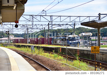 In 2021, the train window from Hiroshima Station on the Sanyo Main Line to Shiraichi Station and the surrounding scenery 89106271