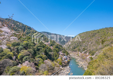 << Kyoto City, Kyoto Prefecture >> Sakura in Arashiyama 89106325