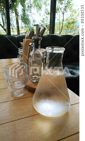 Delicious food and drinks that shine in the sun Delicious food and drinks that shine in the sun 89108535