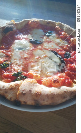 Delicious food and drinks that shine in the sun Delicious food and drinks that shine in the sun 89108554