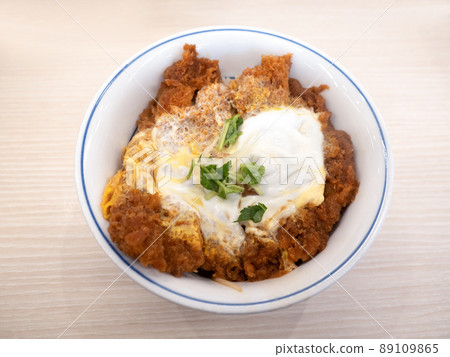 Pork cutlet on rice  Pork cutlet on rice  89109865