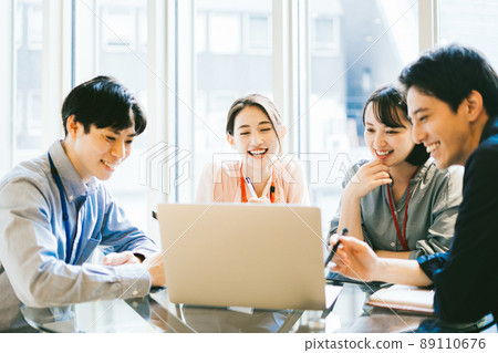 Business scenes (conferences, meetings) 89110676