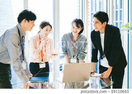 Business scenes (conferences, meetings) 89110683