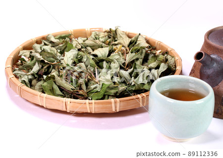 Houttuynia cordata tea and dried Houttuynia cordata leaves Houttuynia cordata tea and dried Houttuynia cordata leaves 89112336