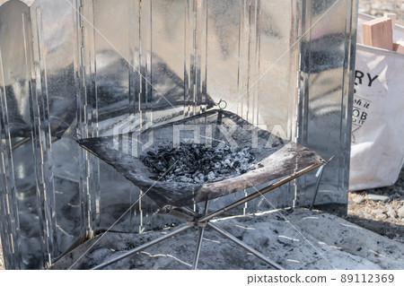 [Auto camp at Nakatsugawa riverbed, fire pit and windshield] 89112369