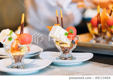 Cooking presentation scene 89113404