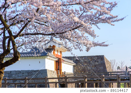 Honmaru Ichimonmon, Kajo Park, Yamagata Prefecture, bathed in the morning sun Honmaru Ichimonmon, Kajo Park, Yamagata Prefecture, bathed in the morning sun 89114417