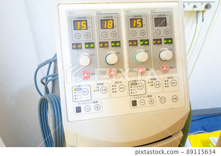 Image of low frequency treatment device of acupuncture and moxibustion clinic 89115634