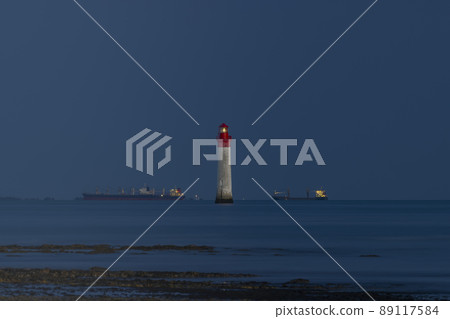 Phare de Chauvea near Ile de Re with ships to La Rochelle, Pays de la Loire, France 89117584