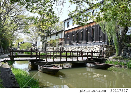 以船為橋樑的八幡堀橋 以船為橋樑的八幡堀橋 89117827