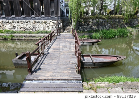 以船為橋樑的八幡堀橋 以船為橋樑的八幡堀橋 89117829