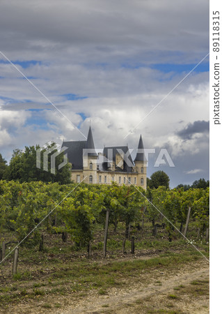 Chateau Pichon Longueville Baron, Medoc, France Chateau Pichon Longueville Baron, Medoc, France 89118315
