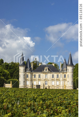 Chateau Pichon Longueville Baron, Medoc, France 89118316