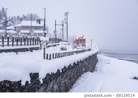《Toyama Prefecture》 Himi Line / Amaharashi Coast of Snow 《Toyama Prefecture》 Himi Line / Amaharashi Coast of Snow 89119514