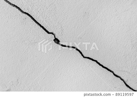 White concrete cracked surface cement broken old wall texture damaged background 89119597