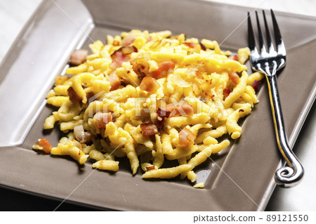 spaetzles with fried bacon and onion 89121550