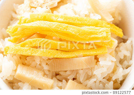 Bamboo shoot rice (with brocade egg) is up. 89122577