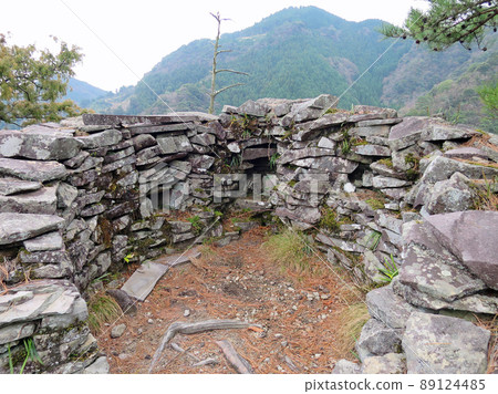 Inside the Nagaiwa Castle stone turret 89124485