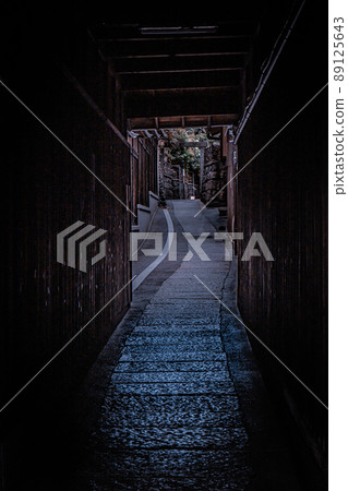 拍攝京都市東山區的一條小巷 89125643
