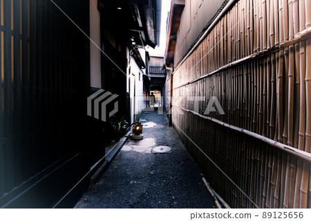 Photographed an alley in Higashiyama Ward, Kyoto City Photographed an alley in Higashiyama Ward, Kyoto City 89125656
