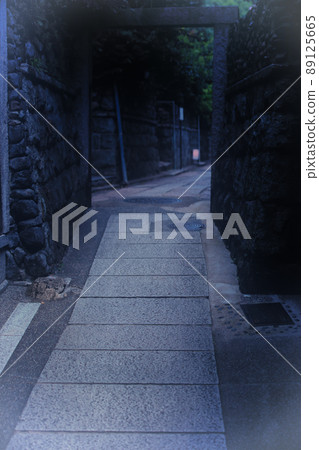 Photographed an alley in Higashiyama Ward, Kyoto City 89125665