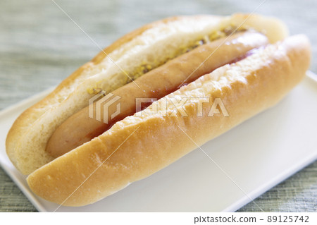 Delicious hot dog 89125742