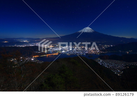 Night view of Mt. Fuji and Lake Kawaguchi seen from the Misaka Mountains Night view of Mt. Fuji and Lake Kawaguchi seen from the Misaka Mountains 89126179