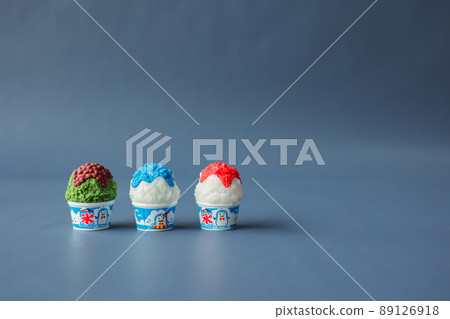 Shaved ice and elementary school children (image of summer vacation / summer festival) Shaved ice and elementary school children (image of summer vacation / summer festival) 89126918