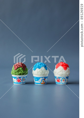 Shaved ice and elementary school children (image of summer vacation / summer festival) Shaved ice and elementary school children (image of summer vacation / summer festival) 89126919