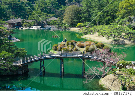 Engetsu Bridge (Takamatsu City, Kagawa Prefecture) over the South Lake from the flying peak of Ritsurin Garden 89127172