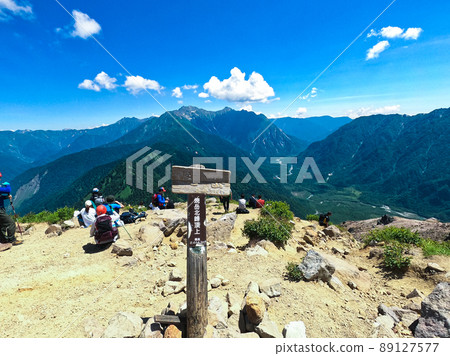 Hotaka mountain range and Kamikochi seen from the summit of Mt. 89127577