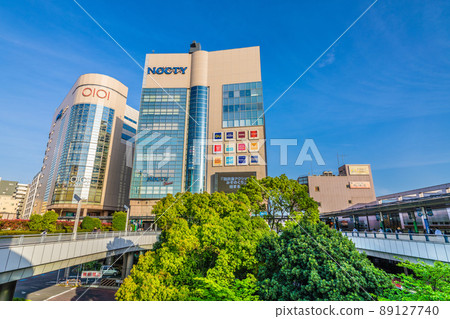 Kawasaki cityscape of Japan While shining in the blue sky and fresh green, you can see the front of Mizonokuchi station where you can enjoy the sunset 89127740
