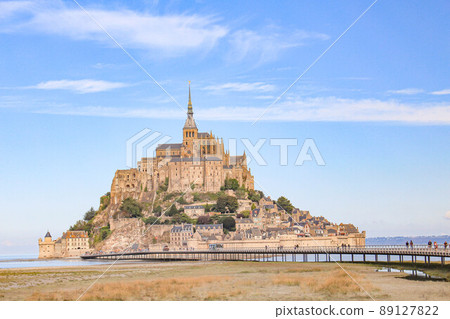 【聖米歇爾山】修道院藍天全景 89127822