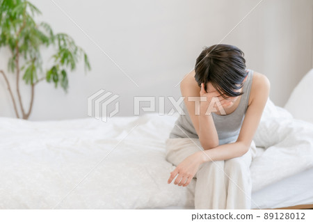 Female middle bed poor physical condition Female middle bed poor physical condition 89128012