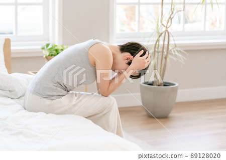 Female middle bed poor physical condition 89128020