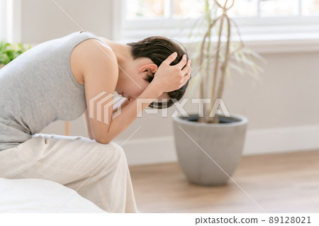 Female middle bed poor physical condition Female middle bed poor physical condition 89128021