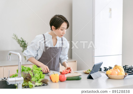 Kitchen cooking tablet female Kitchen cooking tablet female 89128838