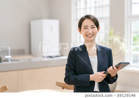 房地產業務指導女性 房地產業務指導女性 89129146
