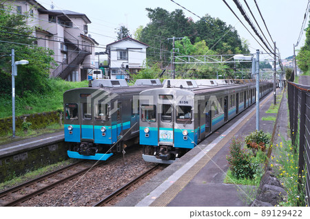 伊豆急8000系列停在川名站 伊豆急8000系列停在川名站 89129422