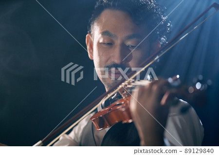 鬍子小提琴手 89129840