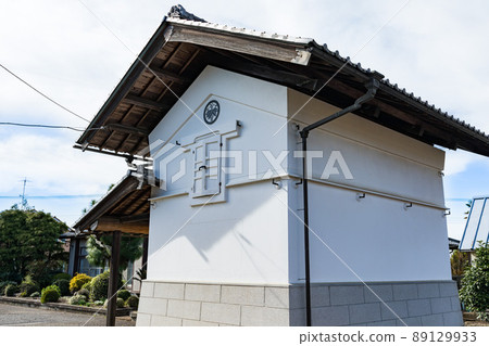 Farmer's white warehouse 89129933