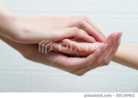 Parent-child hands Parent-child hands 89130401