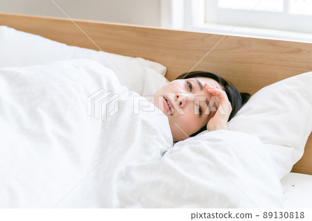 Poor physical condition, low blood pressure, bed, female 89130818