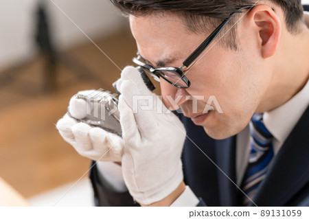 鑑定人放大鏡手錶男 鑑定人放大鏡手錶男 89131059